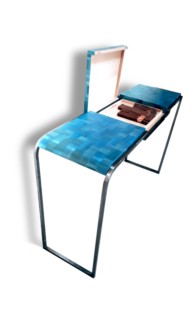 Cave à cigares et console faite avec de feuilles de seigle teintées.