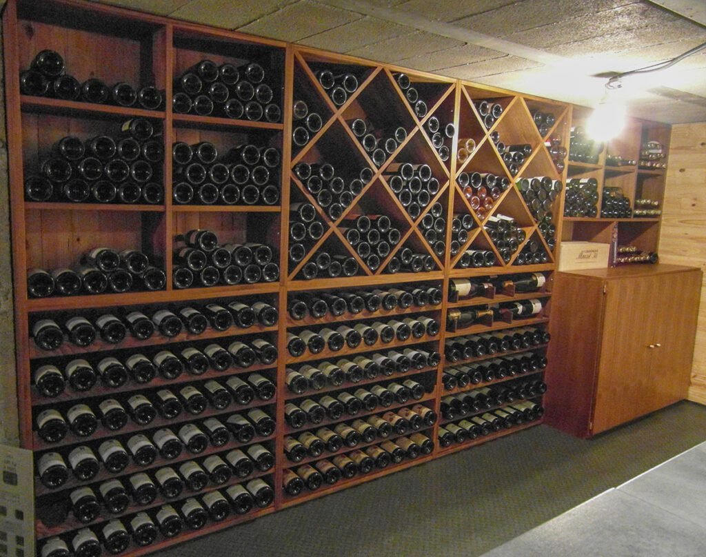 Mobilier sur mesure : cave à vin en chêne